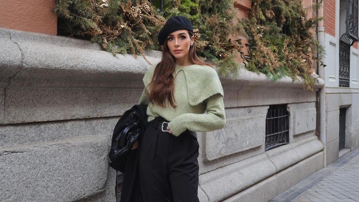 Rocío Osorno con un jersey verde pálido de Zara