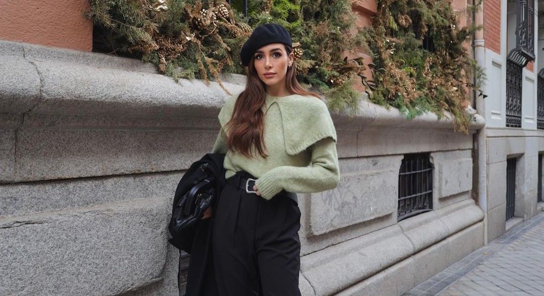 Rocío Osorno con un jersey verde pálido de Zara