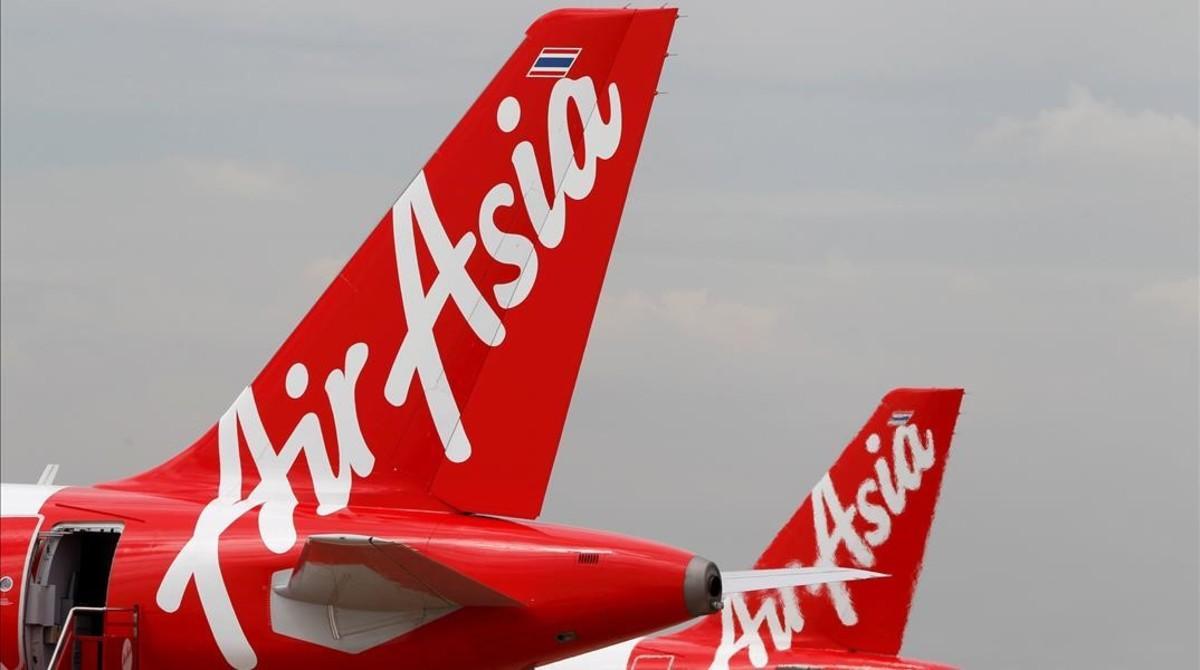 earevalo34918416 airasia planes prepare for take off at don mueang internatio160907190228