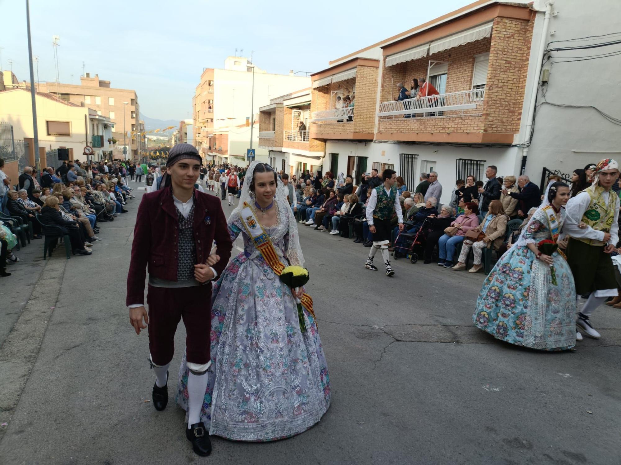 Las comisiones falleras de Bétera celebran su ofrenda