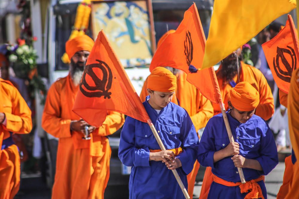 La comunidad Sikh recorre Torrevieja en un colorid