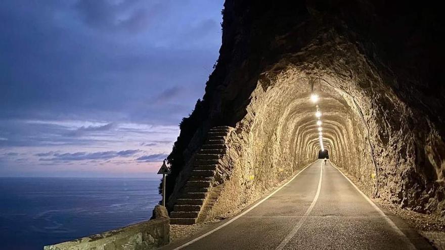 La nueva iluminación del túnel del Puig Fumat, de 192 metros, en la carretera que une Pollença con el cap de Formentor