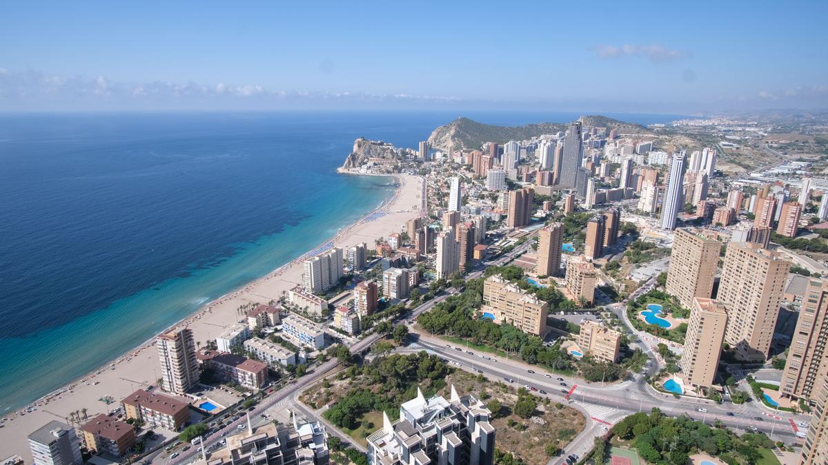 Vista de la bahía de Benidorm desde la planta 45 del edificio Intempo.