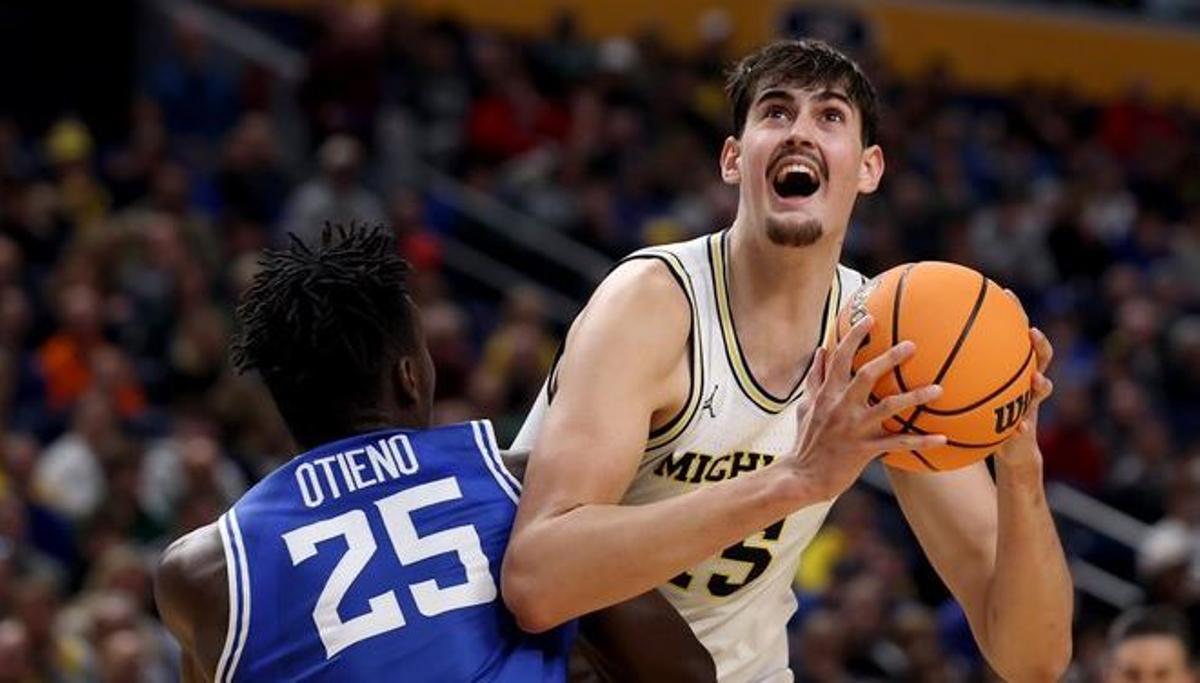 Aday Mara frente a St. Louis en el March Madness