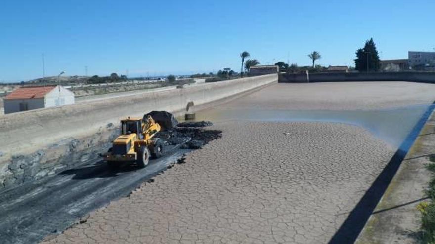 Mutxamel Finaliza la primera fase del dragado del Pantanet