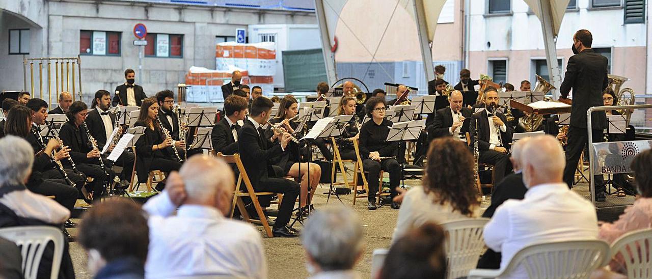 Recital de la Banda de Lalín, el 29 de agosto, en la carpa del Campo da Feira Vello. |   // BERNABÉ/JAVIER LALÍN