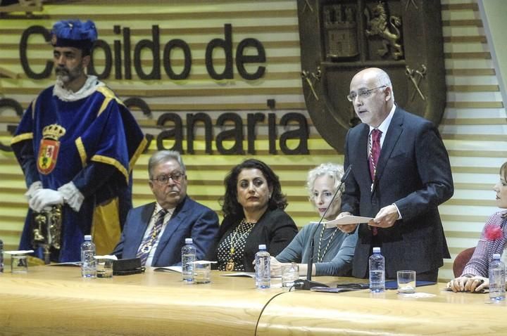 ENTREGA DE HONORES Y DISTINCIONES DEL CABILDO DE ...