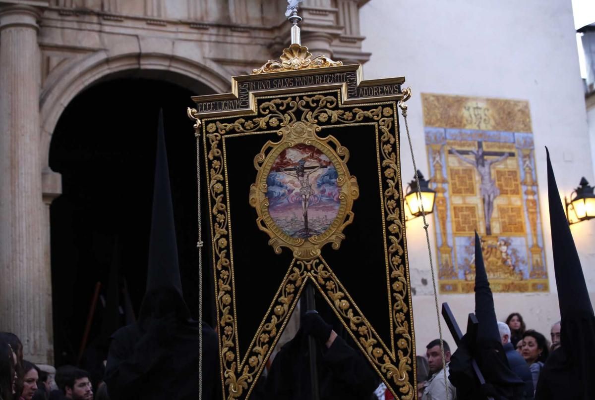 El Vía Crucis enseña el recogimiento de la Semana Santa cordobesa