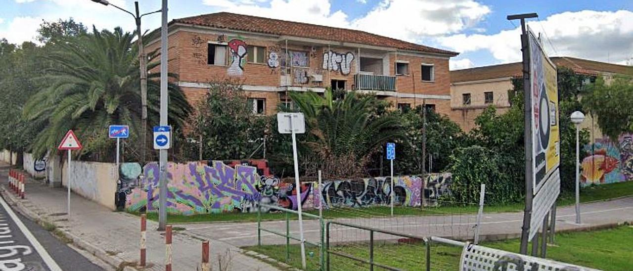 Uno de los bloques de viviendas que serían derribados.