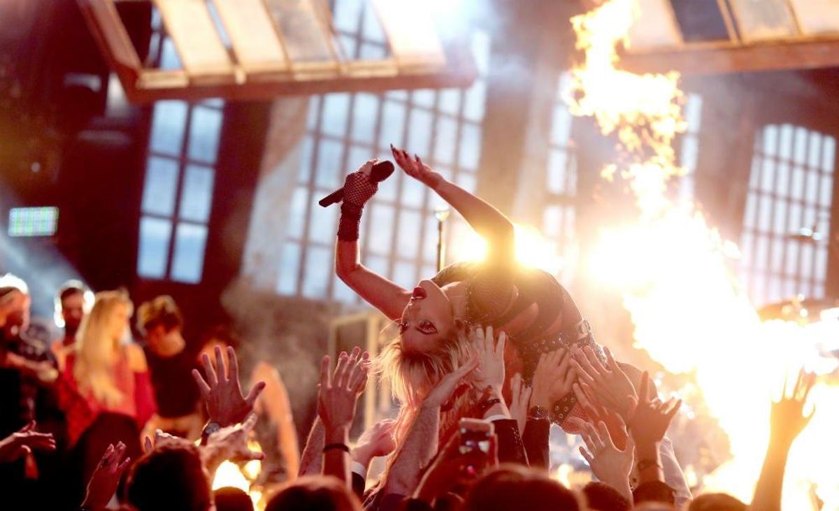 Lady Gaga y Metallica en los Grammy 2017
