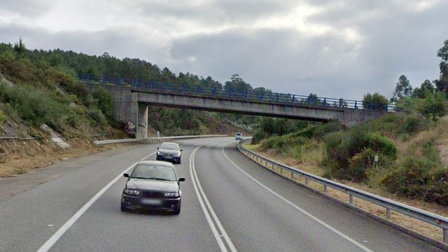 Muere un motorista de o Rosal al chocar con un coche cuyo conductor se dio a la fuga