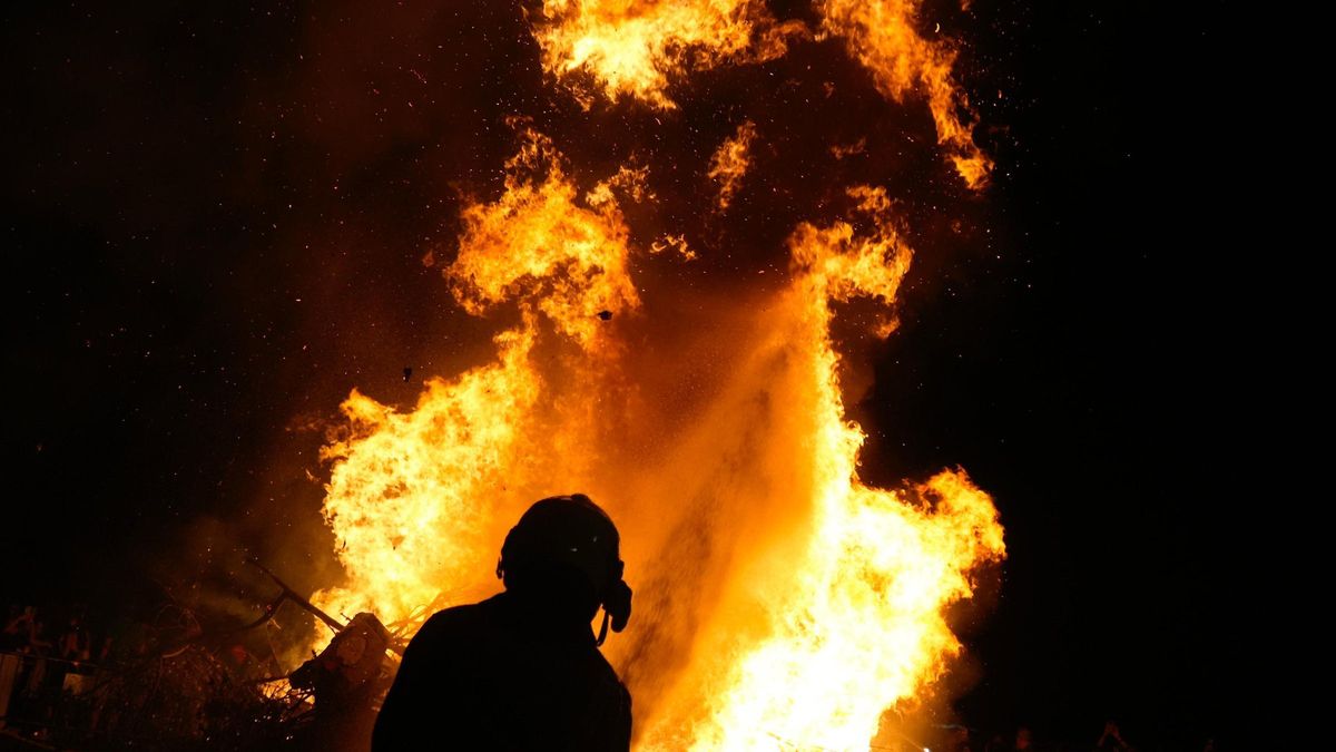VÍDEO | Así arde en Zamora la hoguera de San Juan