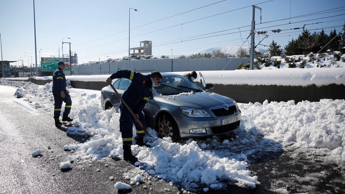 Grecia, bajo la nieve dejada por el temporal Elpis.