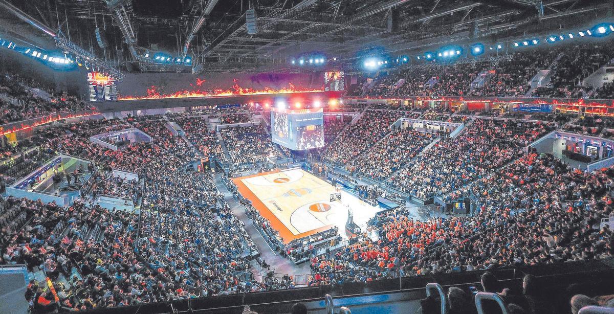 Interior del Roig Arena en el partit d’Eurolliga contra el París