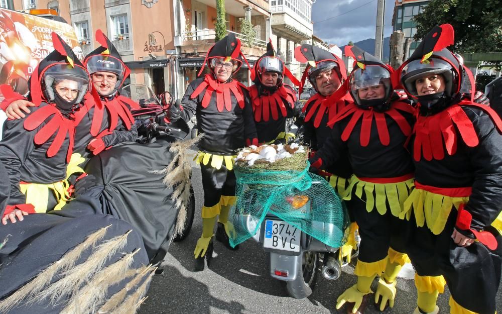 Decenas de moteros celebran el Entroido sobre ruedas en Gondomar