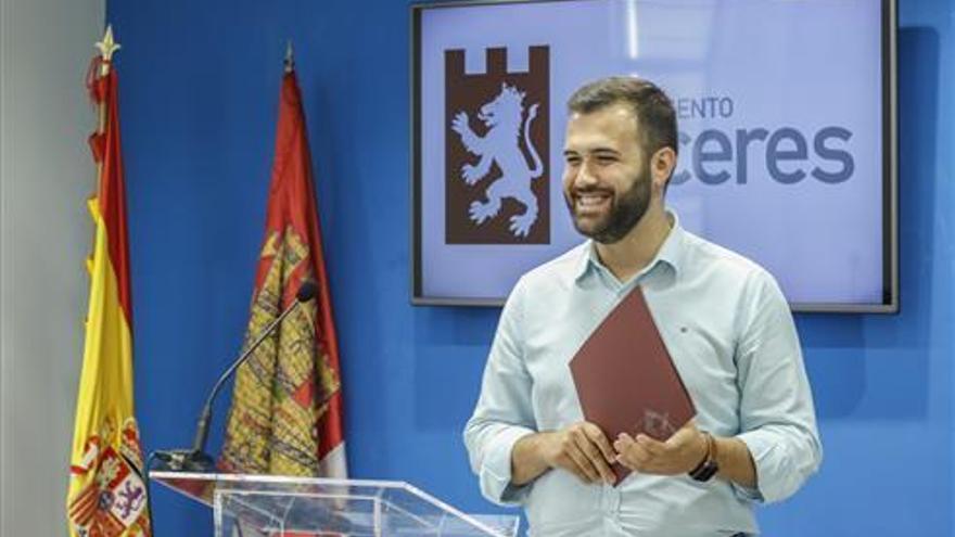 El alcalde de Cáceres acusa al PP de haber agotado las partidas presupuestarias antes de las elecciones