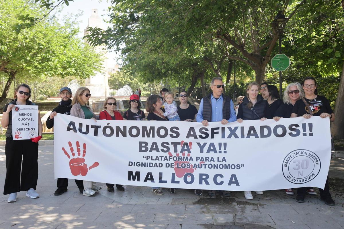 Una veintena de autónomos protestan ante la "asfixia" económica y exigen mejores condiciones en Palma