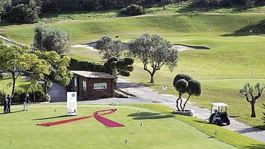 Acto simbólico contra el sida en el Arabella Golf