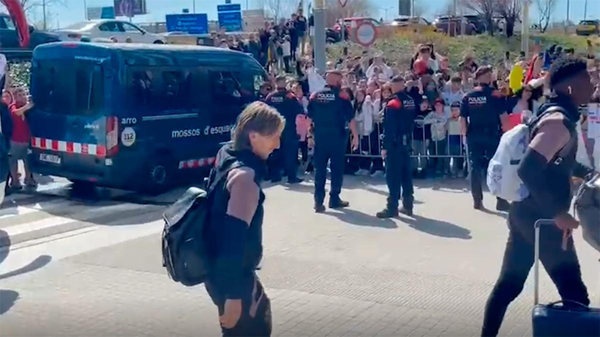 ¡Mucha expectación! Así ha llegado el Madrid al hotel de Barcelona