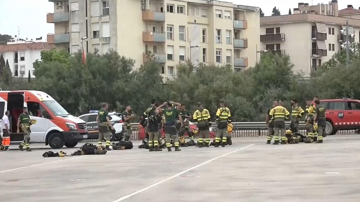 Els bombers estabilitzen l’incendi de Paüls després de devorar més de 3.300 hectàrees