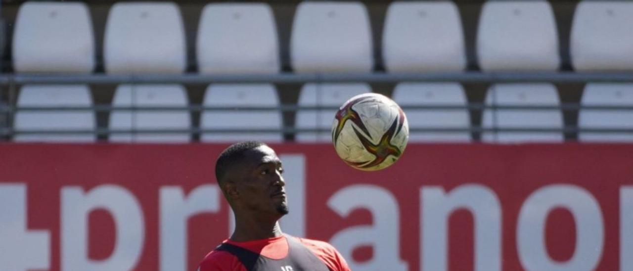 Boris Kouassi, uno de los sub-23 la pasada temporada, durante un entrenamiento.