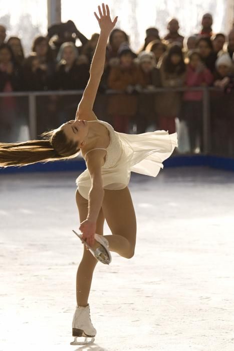 Exhibición de patinaje sobre hielo en la pista de Gijón