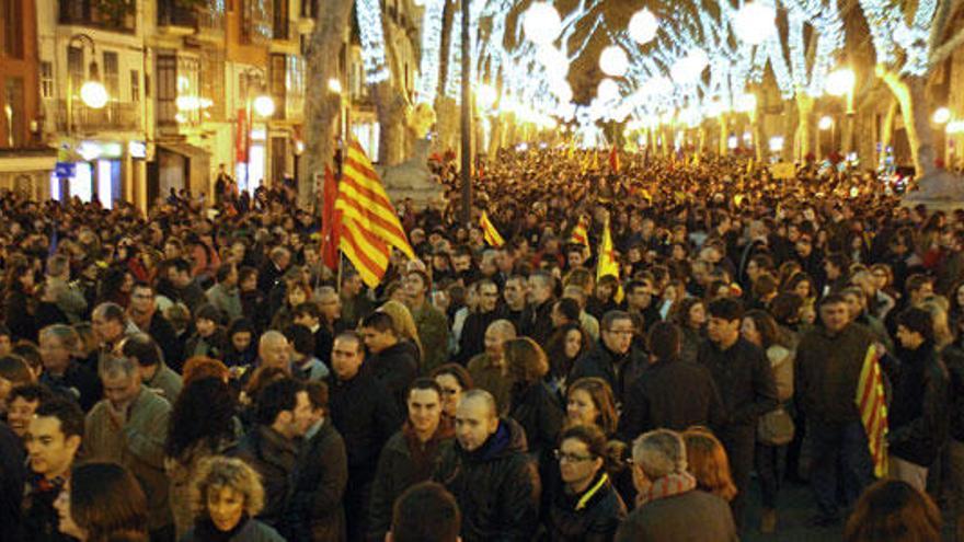 Miles de personas se manifiestan en Palma por la autodeterminación