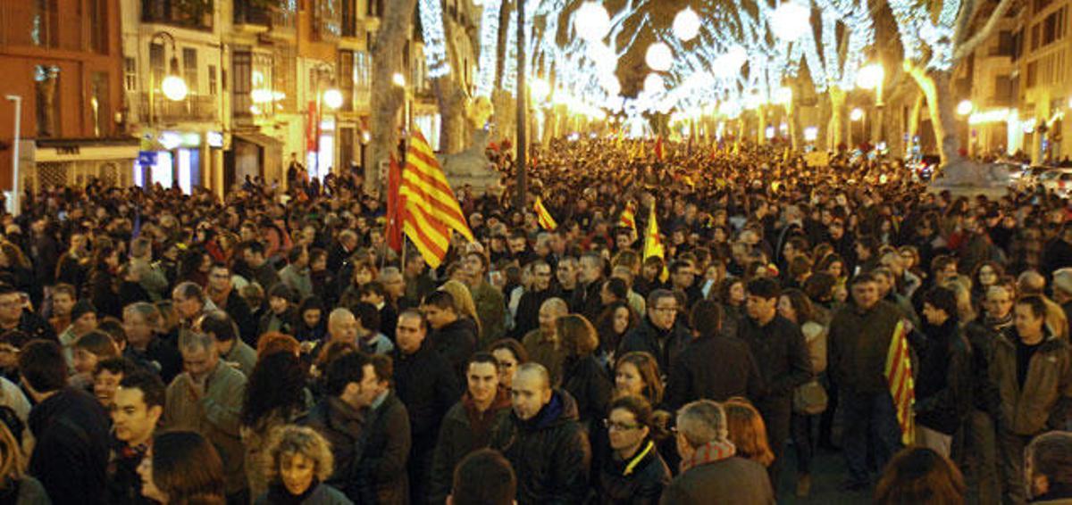 Miles de personas se manifiestan en Palma por la autodeterminación