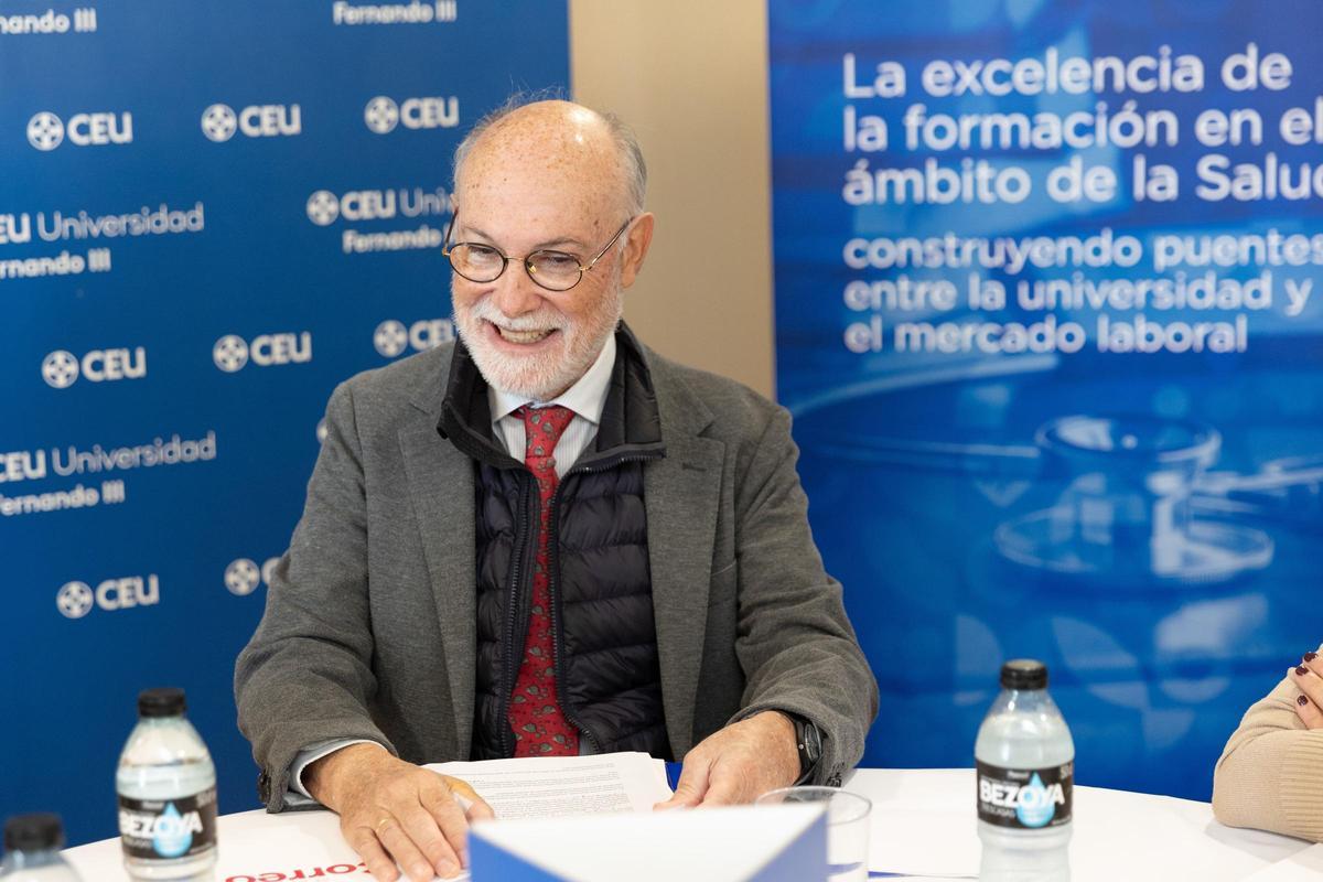 El decano de la Facultad de Ciencias de la Salud y la Vida de CEU Universidad Fernando III, el doctor Felipe Martínez Alcalá.
