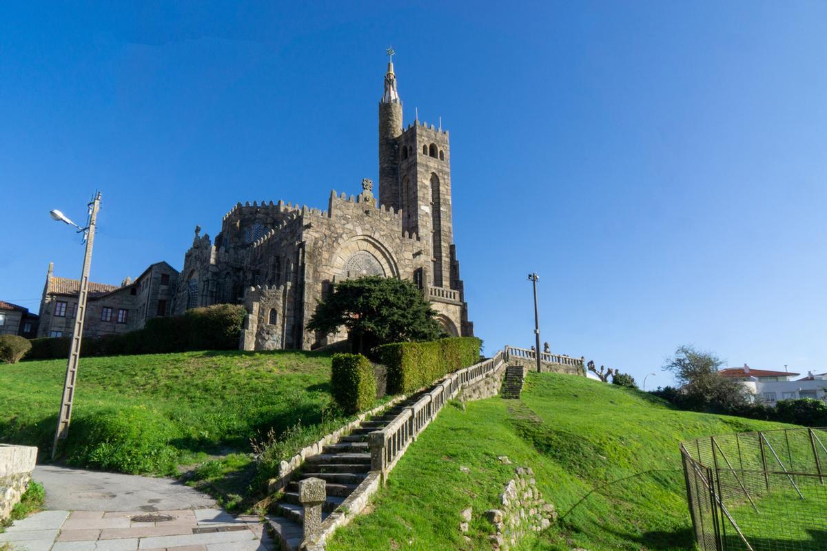 Templo Votivo del Mar, Iglesia y Escaleras de Piedra en Panxon