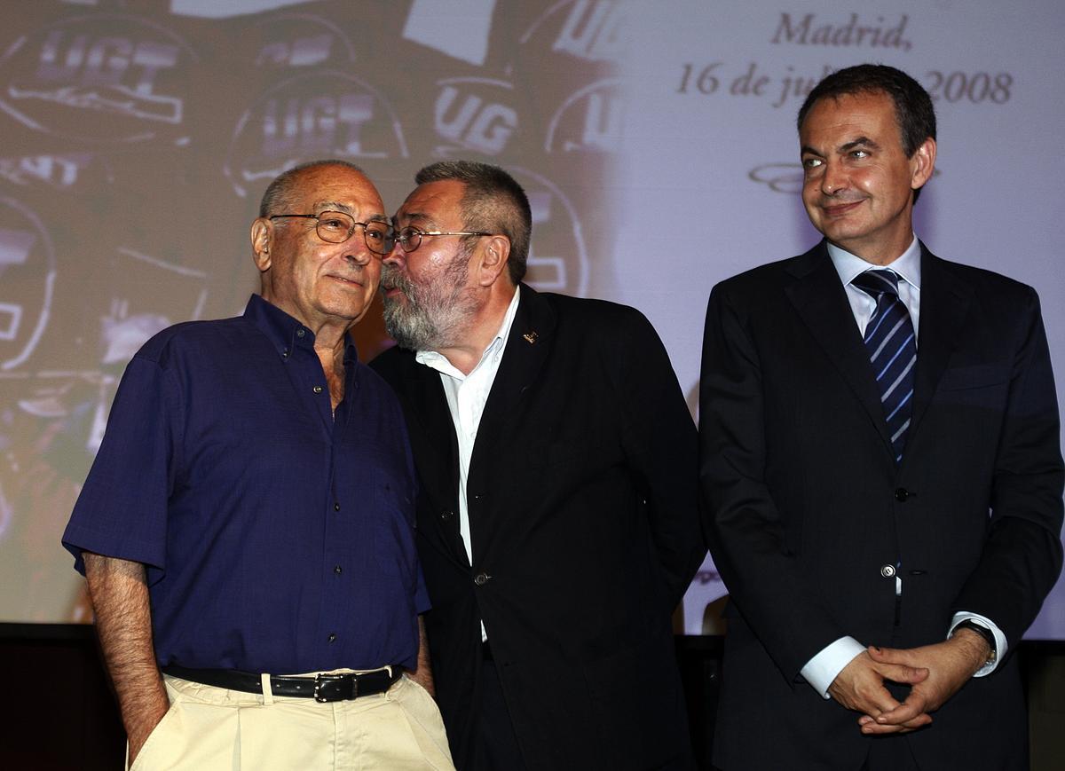 El ex secretario general de UGT Nicolás Redondo, con el entonces líder del sindicato Cándido Méndez y el entonces presidente del Gobierno, José Luis Rodríguez Zapatero.