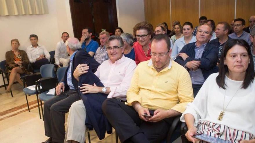 Por la derecha, los candidatos Susana López Ares, Mario Arias y Ovidio Sánchez, en el comité ejecutivo regional del PP que tuvo lugar ayer en el auditorio Príncipe Felipe de Oviedo.