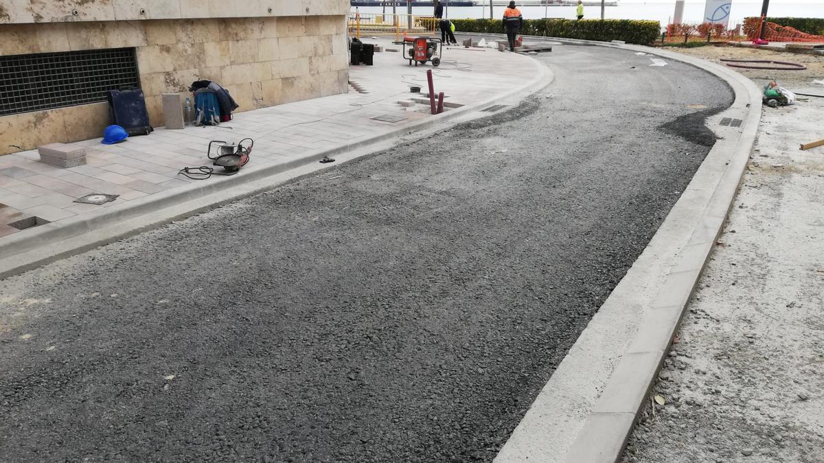 Aslfatatge d'un carrer en la reforma del barri de la Platja.