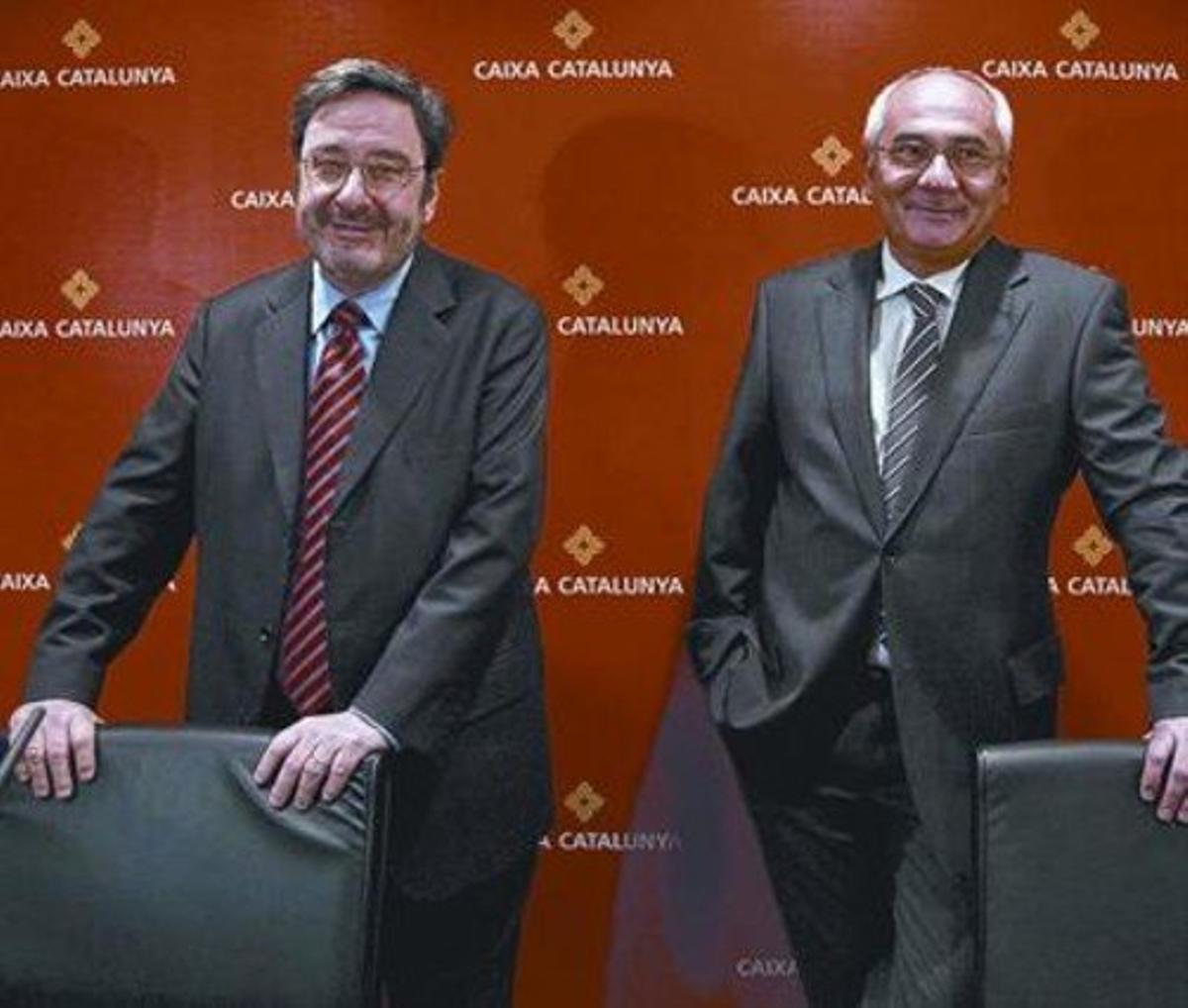 Narcís Serra, esquerra, i Adolf Todó, quan eren president i director general de la Caixa de Catalunya