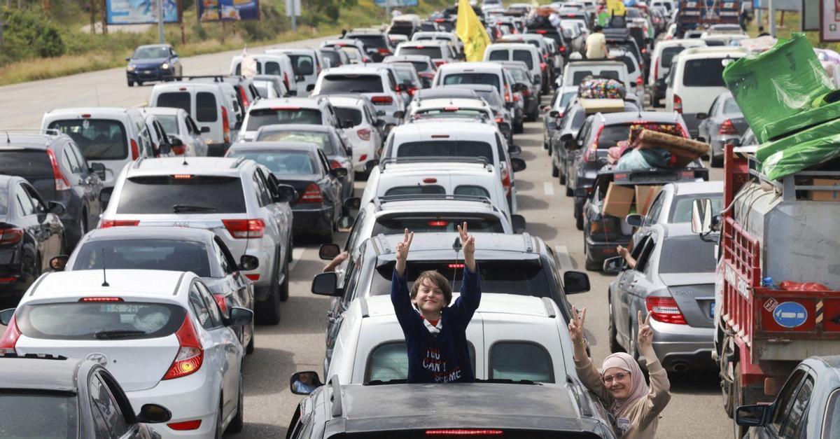 Els libanesos tornen en massa a les llars devastades al sud