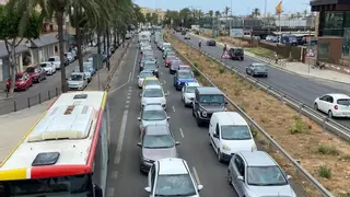 Ibiza colapsada: un atasco kilométrico bloquea las principales vías de la ciudad