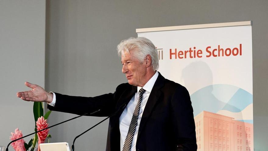 Richard Gere pide no ignorar las consecuencias del colonialismo en las crisis migratorias actuales