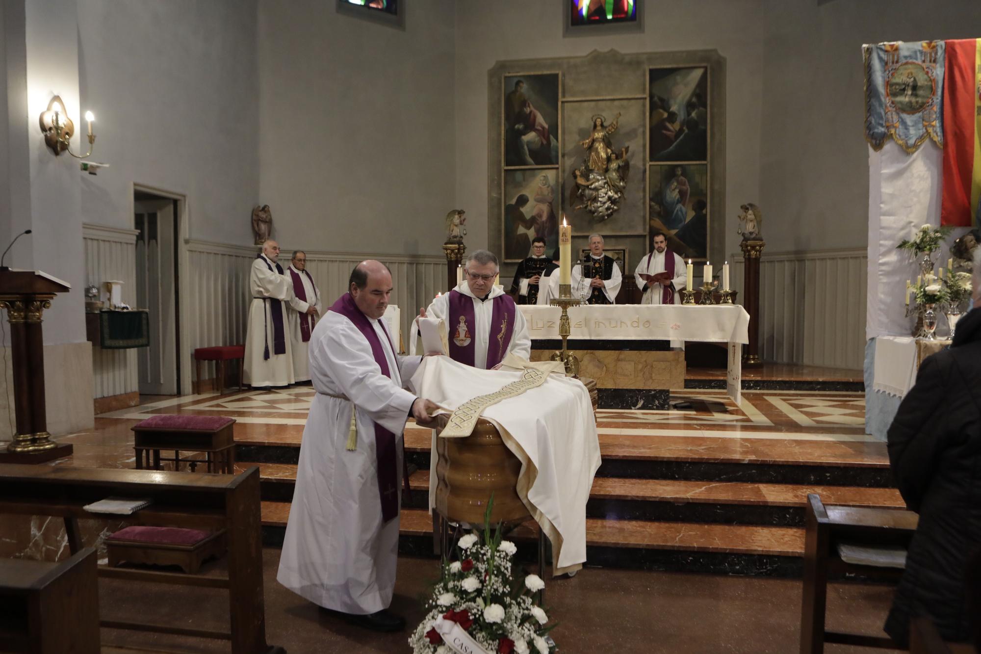 El funeral de "Don Manuel", Manuel Prieto, sacerdote en Laviana 36 años