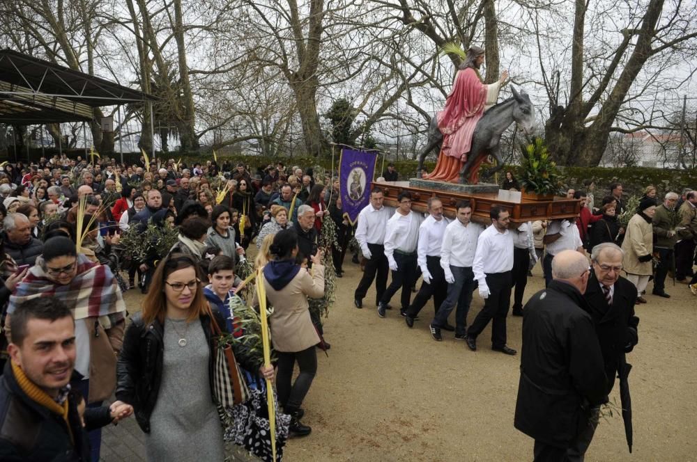 Semana Santa en Arousa 2016 | La lluvia desluce el Domingo de Ramos en Vilagarcía