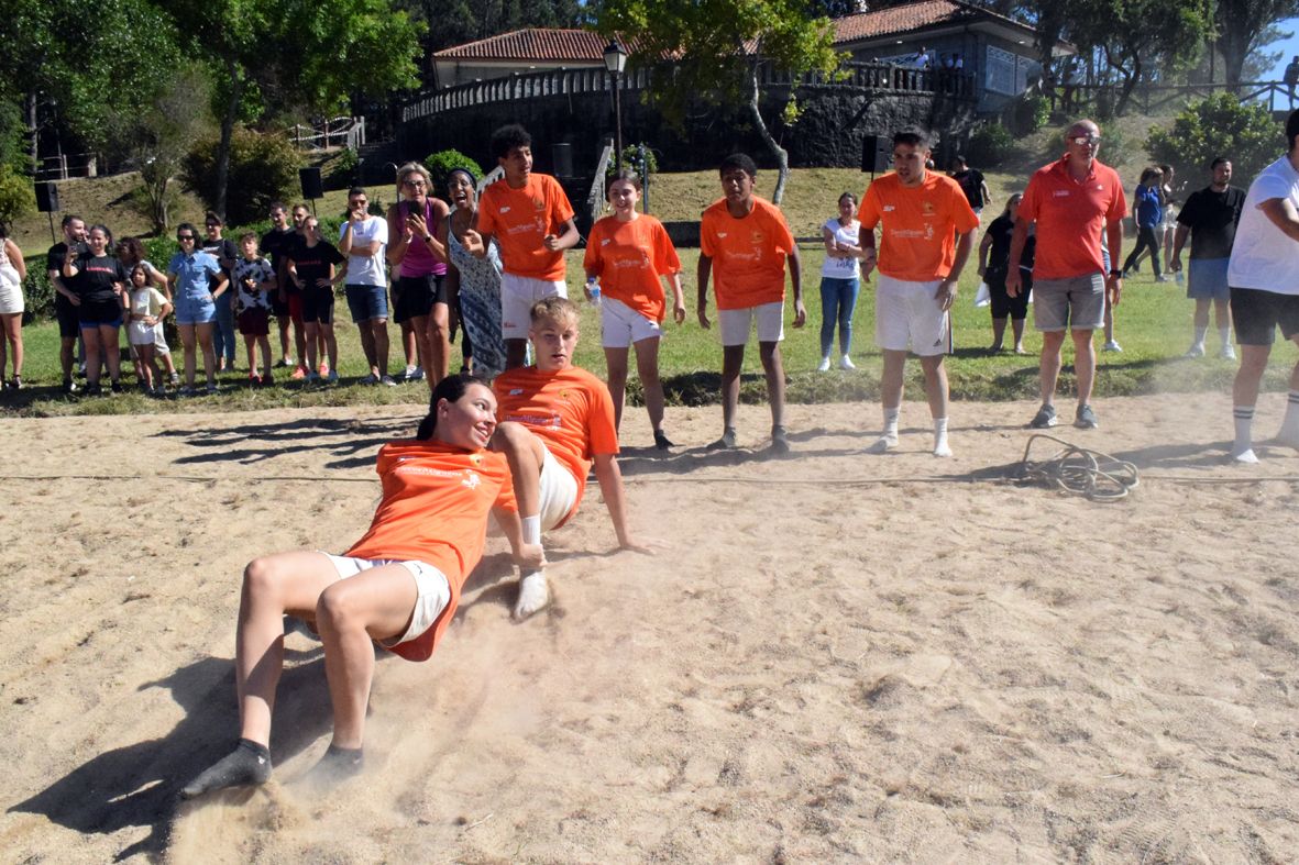 Las Olimpiadas de Aldea hacen de la playa de Vilarello la fusión de deporte y tradición