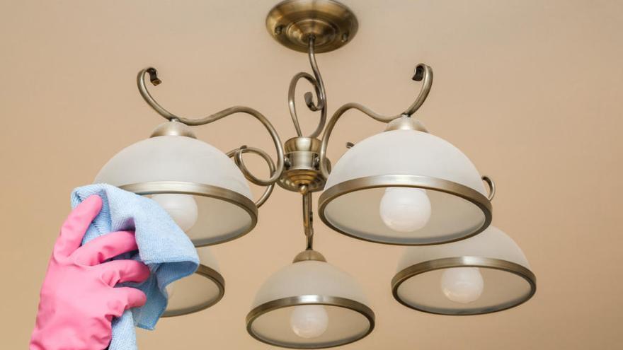 Cómo limpiar fácilmente las lámparas del hogar
