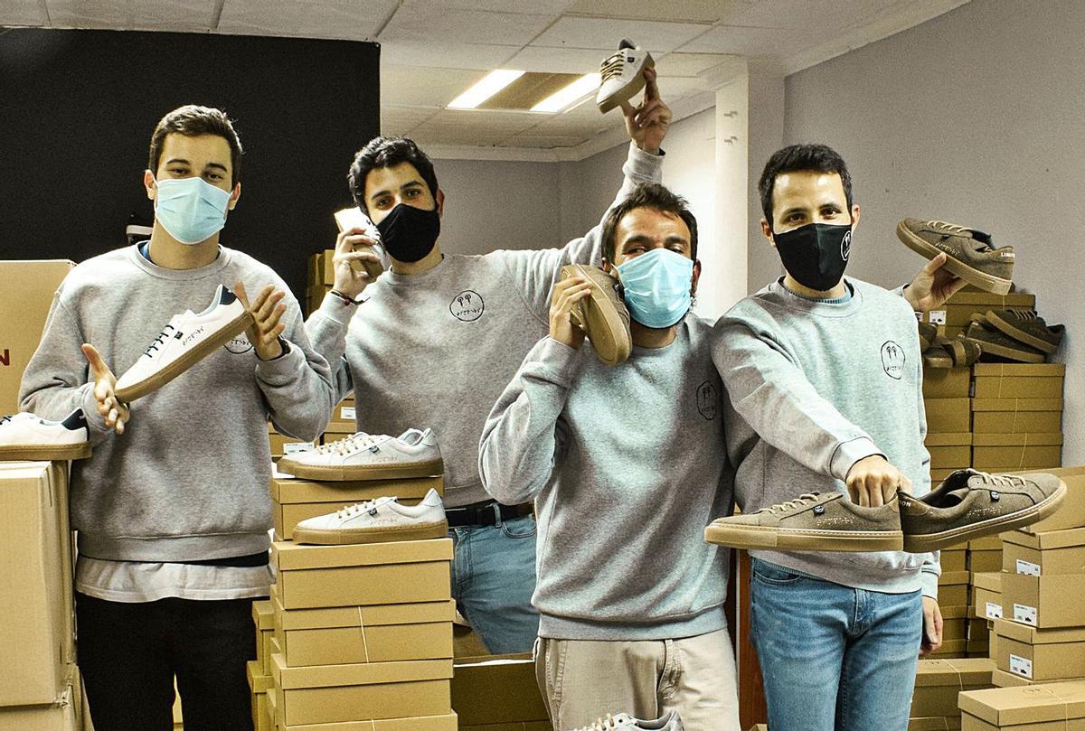 El equipo de la startup Timpers, que vende zapatillas diseñadas por ciegos. INFORMACIÓN