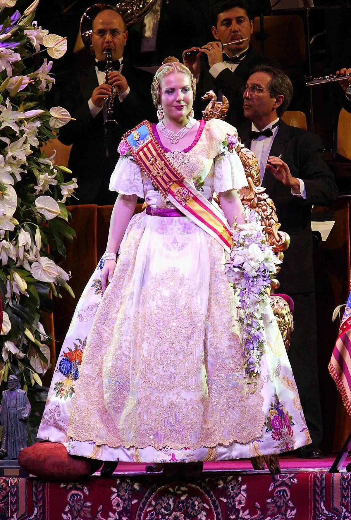 2003. Vanessa Lerma. Blanco