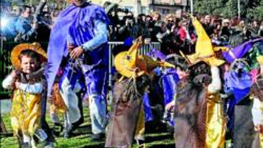 Los niños de la guardería de La Data abren los actos de Carnaval