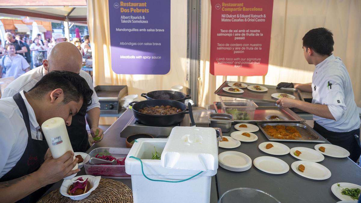 Ambiente en Plaza Catalunya con motivo de una nueva edición del ‘Tast a la Rambla’