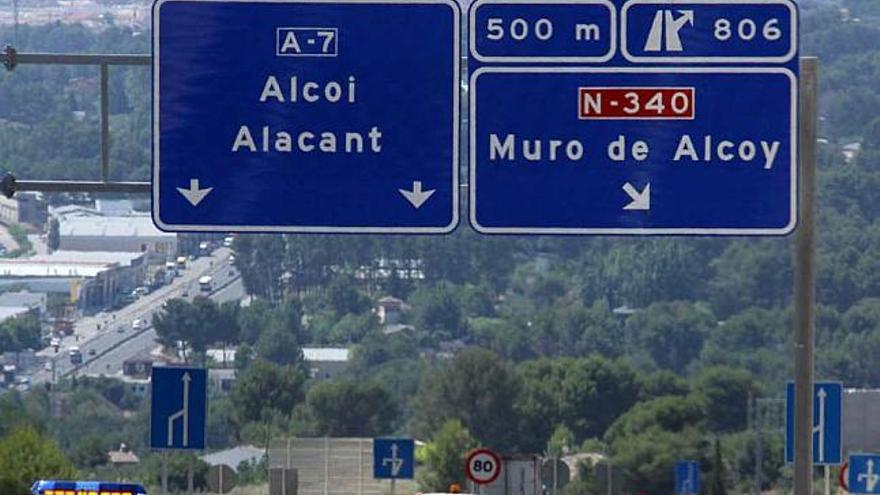 Fomento ha utilizado la denominación oficial de Muro en los carteles de la autovía central.