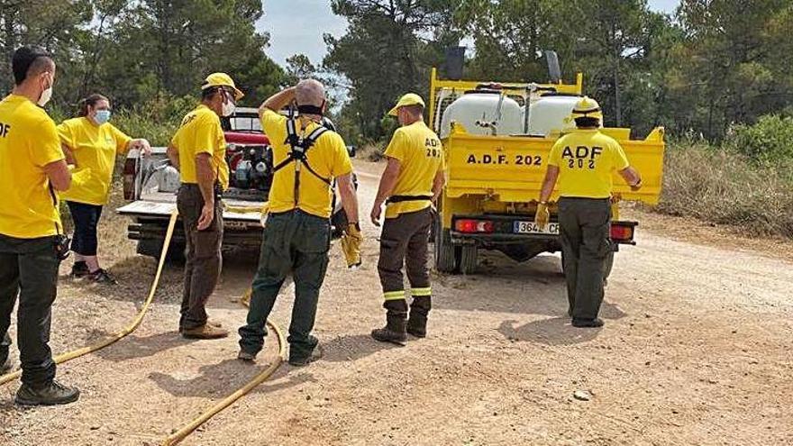 Integrants de l&#039;ADF realitzant una intervenció