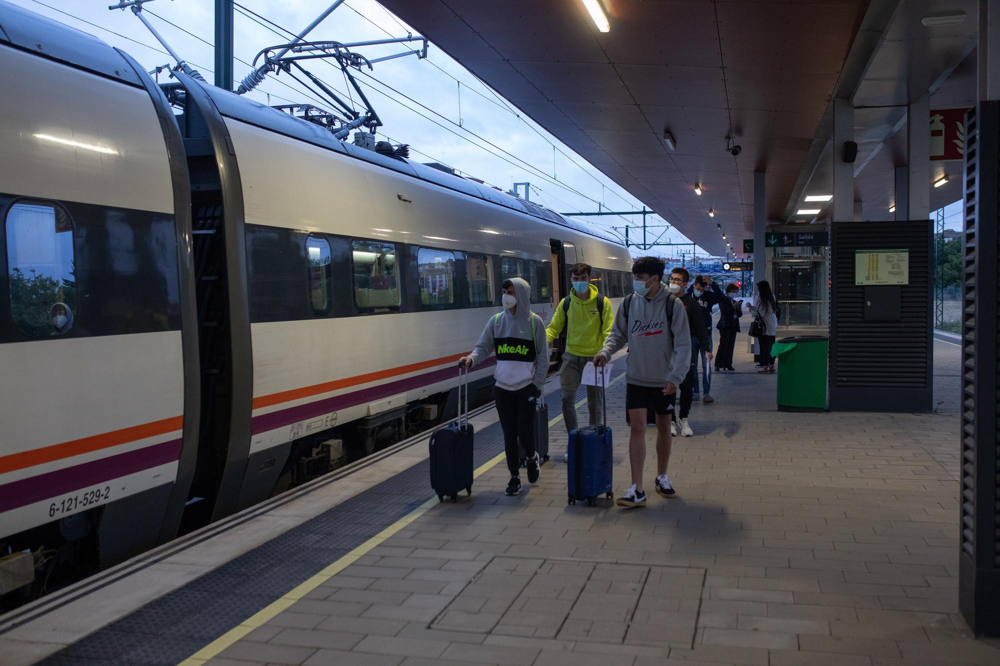 GALERÍA | Así regresa el tren madrugador a Zamora