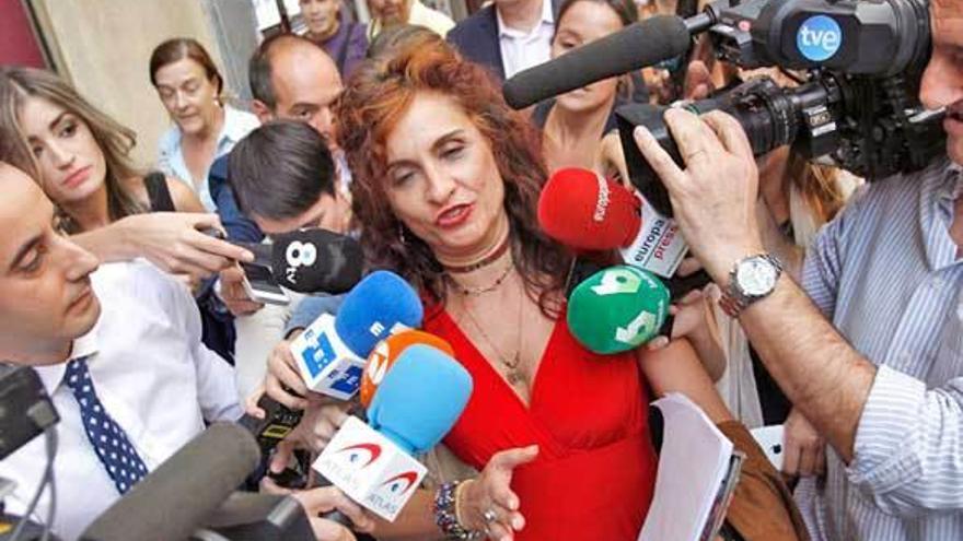 María Jesús Montero, ayer, a su llegada a la sede del PSOE en Ferraz.