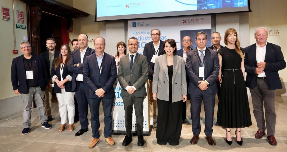 Lorenzana con representantes del sector TIC